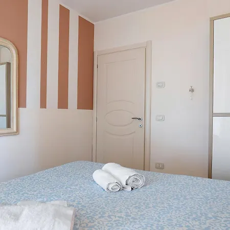 Golden Hill Apartment